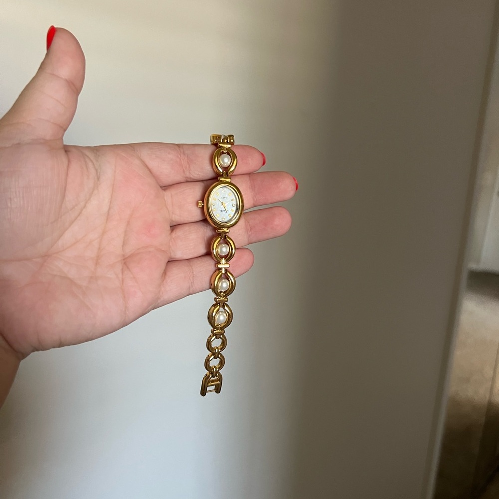 Elegant pearl accent Gold-Tone Bracelet Watch